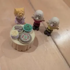 即日発送！　チャーリー・ブラウン ミニフィギュアセット　スヌーピーオマケ付き！