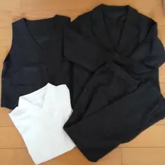新品黒いスーツセット（ジャケット・パンツ・ベスト・シャツ）