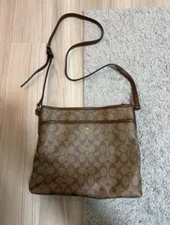 COACH ショルダーバッグ　シグネチャーロゴ