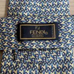 ベージュ スーツ