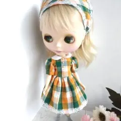 ブライスのバブーシュカ付きパフ袖ワンピ、ペチコート、靴下の4点セット