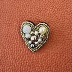 【匿名配送】ビーズ刺繍ブローチ