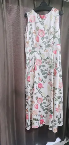 花柄ノースリーブロングワンピース