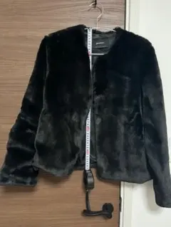 ZARAの姉妹ブランドstradivarius ファージャケット