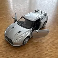 キンスマートNissan GT-R R35 1/36のサムネイル