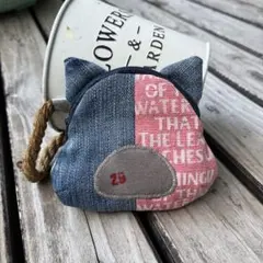 ブタ型ポーチ　バッグチャーム　小銭入れ　小物入れ　デニムリメイク雑貨