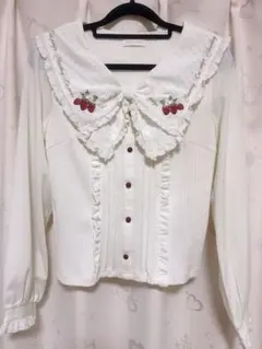 ♡ リズリサ Strawberryセーラー トップス いちご刺繍 ♡ - メルカリ