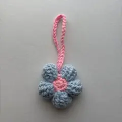 お花のキーホルダー ピンク 水色 編み物 ハンドメイド