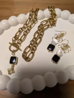 ゴールドチェーンネックレスとピアスセット