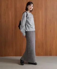 新品タグ付ブージュルード2025新作フィルムラメニットタイトスカート定価6930