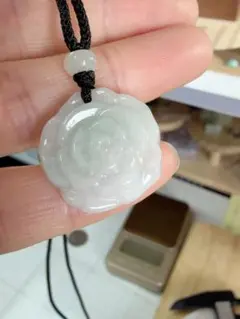 R1-0480天然本翡翠《本物保証》翡翠　お花ペンダント