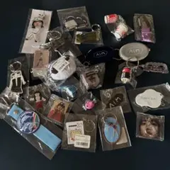 あいみょん アクリルキーホルダー イヤホンケース セット - メルカリ