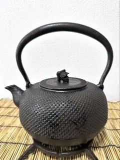 ＵＳＥＤ、良品　南部秀山堂　佐藤 勝弘作　２０型アラレ　鉄瓶　南部鉄瓶　南部鉄器のサムネイル