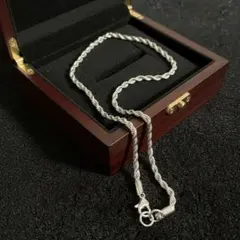 シンプルでおしゃれ ステンレス シルバー ツイスト サビに強い ネックレス