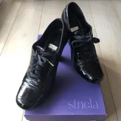 sinela エナメルブーティー