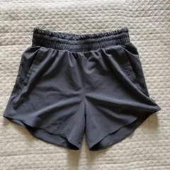 Under Armour グレー ショートパンツ M