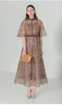 美品✨Lejaスパンコール花柄刺繍プチハイネックウエストマークAラインワンピース