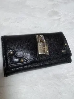 サマンサタバサ ロック付き黒キーケース