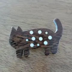 猫　ブローチ