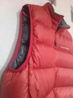 【美品】正規モンベル購入ライトアルパインダウンベストM 。アウトドアジャケット