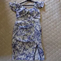 Jewels フローラルプリントオフショルダードレス