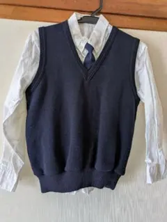 フォーマルセット ネイビーVネックベストとシャツ