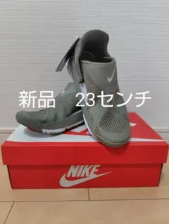 NIKE 新品 ゴーフライイーズ 23センチ