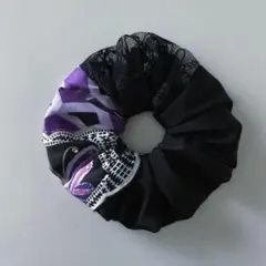 ハンドメイド　黒×黒レース×紫蝶アーガイル柄ストーン付き(アレンジあり)シュシュ