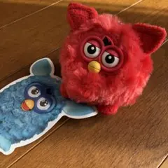 Furby 赤いぬいぐるみ