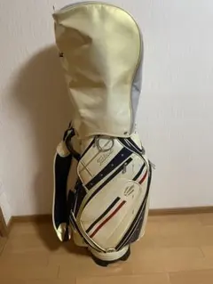 美品アディダス メタルロゴ プレミアム スタンドバッグ(アルミナ
