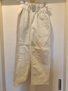 ホワイトストレートパンツ ゴムウエストのサムネイル