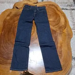 美品　男の子 １５０センチ ユニクロ　ダークブルー ストレートデニムパンツ