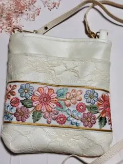 インド刺繍リボン　ショルダーバッグ　サコッシュ