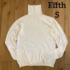 fifth アイボリー　タートルネック　長袖ニット　サムホール付き　薄手　S