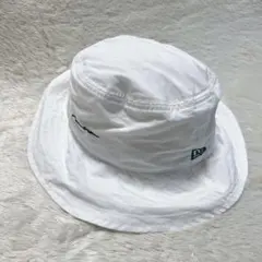 【未使用】NEW ERA ニューエラ つば広バケットハット 筆記体ロゴ
