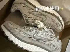 新品　ナイキ　スニーカー　グレー　シルバー