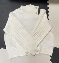 パールボタン付き ホワイト ニット 長袖