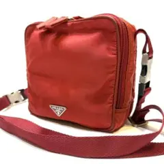 PRADA ナイロン ショルダーバッグ レッド 三角プート
