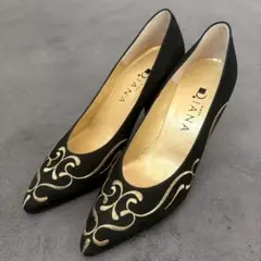 DIANA 金刺繍　紋様　スエード　ポインテッドトゥ　パンプス　黒　ブラック