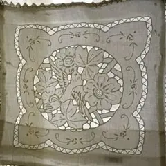 クッションカバー　リネン　白糸刺繍　カットワーク　フランス鳥と花柄モチーフ