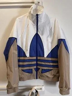 adidas ビッグロゴ ナイロンジャケット