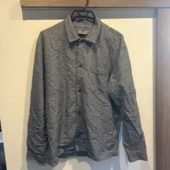 黒と白のチェック柄 長袖シャツ