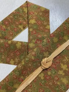 01221■半襟・帯締め・帯揚げセット■正絹黄土色地に花柄 緑 赤 黄色