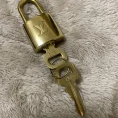 ルイヴィトン　南京錠用ゴールド