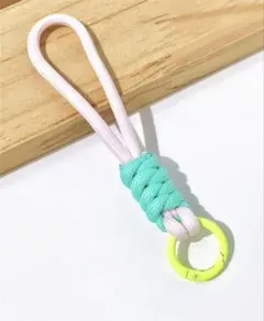 アクセサリー　紐ストラップ　ピンク　グリーン　ハンドストラップ