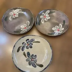 新品 店舗販売品】やちむん 7寸皿 花紋 エドメ陶房 沖縄陶器 手作り