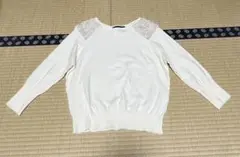 ホワイトニットセーター フリル付き