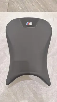 BMW M1000R純正ローシート　足つき改善のサムネイル