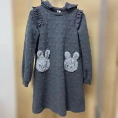 メゾピアノ　ウサギポケット付きダークグレー長袖ワンピース