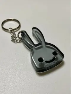 CUNE アクリル製キーホルダー グレー ウサギ 未使用品